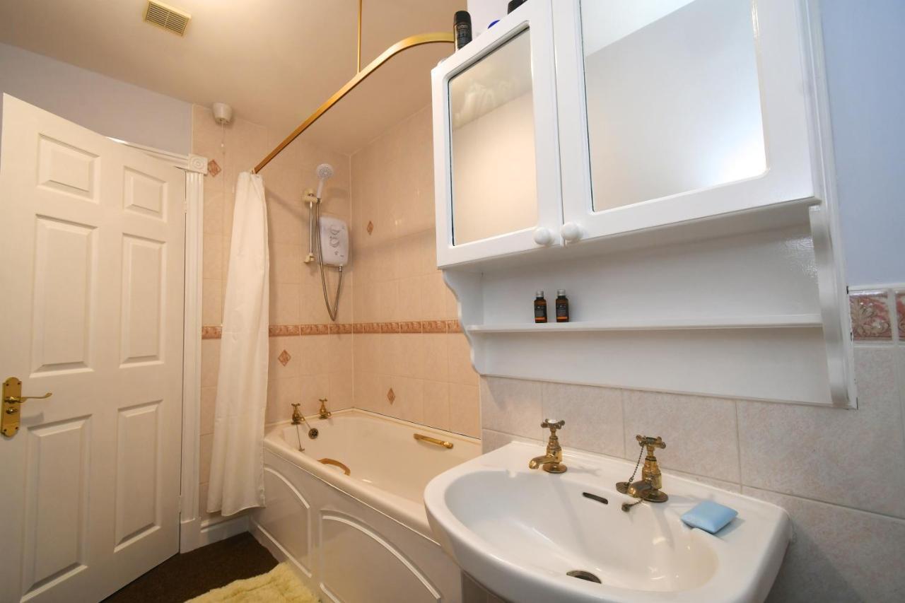 The Old Board School Guest House St Clears Bagian luar foto